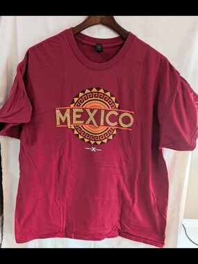 Gildan Men's Burgundy Mexico Graphic Tee with Yellow Accent